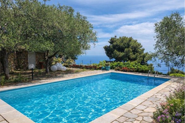 casa indipendente in vendita a Cervo