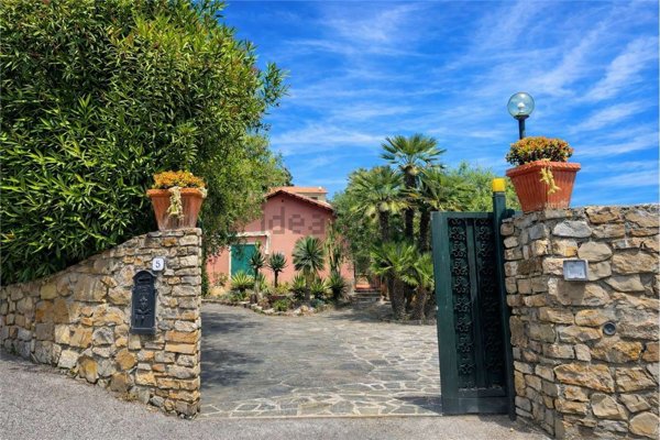 casa indipendente in vendita a Cervo