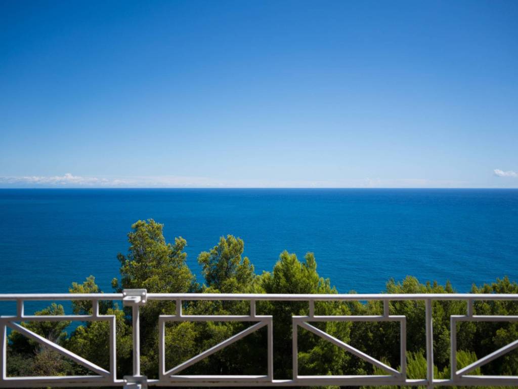 casa indipendente in vendita a Cervo