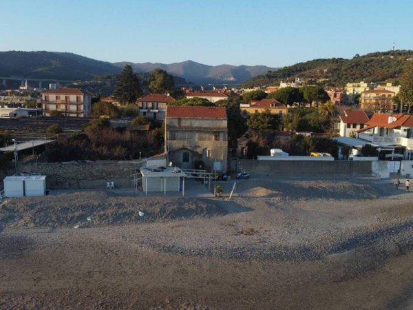 casa indipendente in vendita a Cervo
