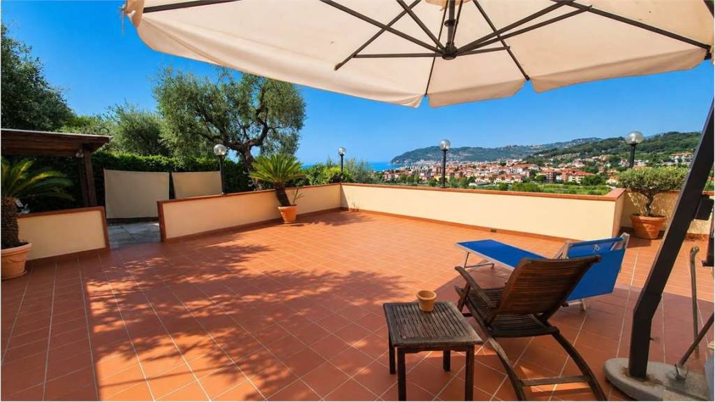 casa indipendente in vendita a Cervo