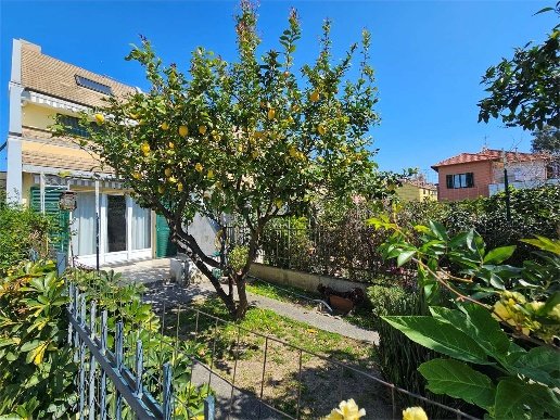 casa indipendente in vendita a Cervo