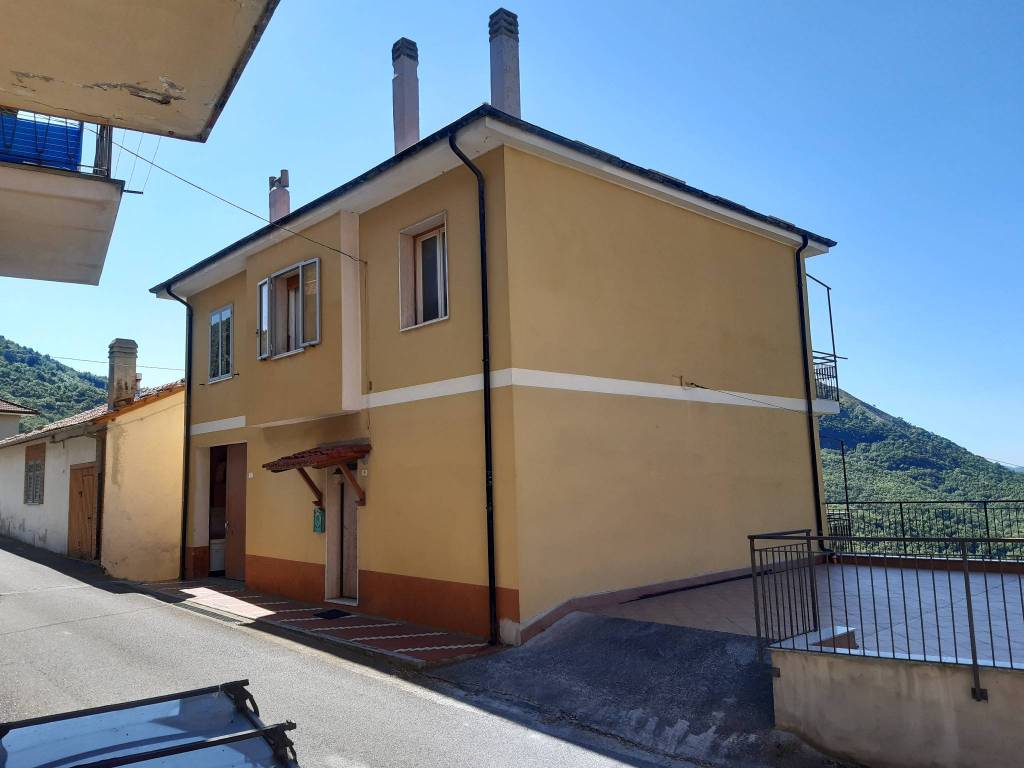 casa indipendente in vendita a Cesio