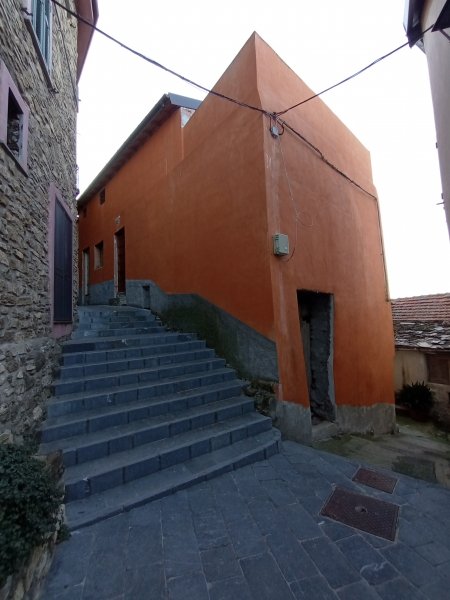 casa indipendente in vendita a Cesio