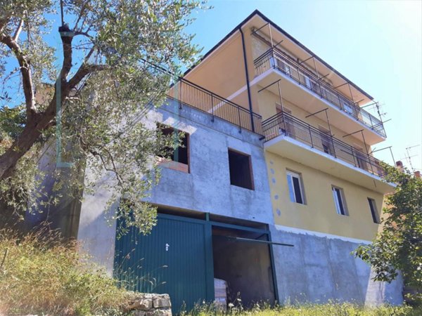 casa indipendente in vendita a Cesio
