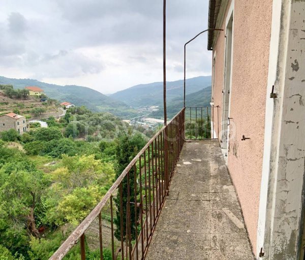 appartamento in vendita a Chiusanico in zona Gazzelli