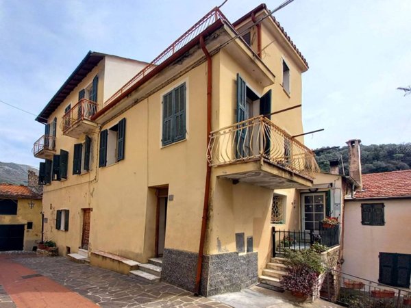 casa indipendente in vendita a Chiusanico in zona Gazzelli