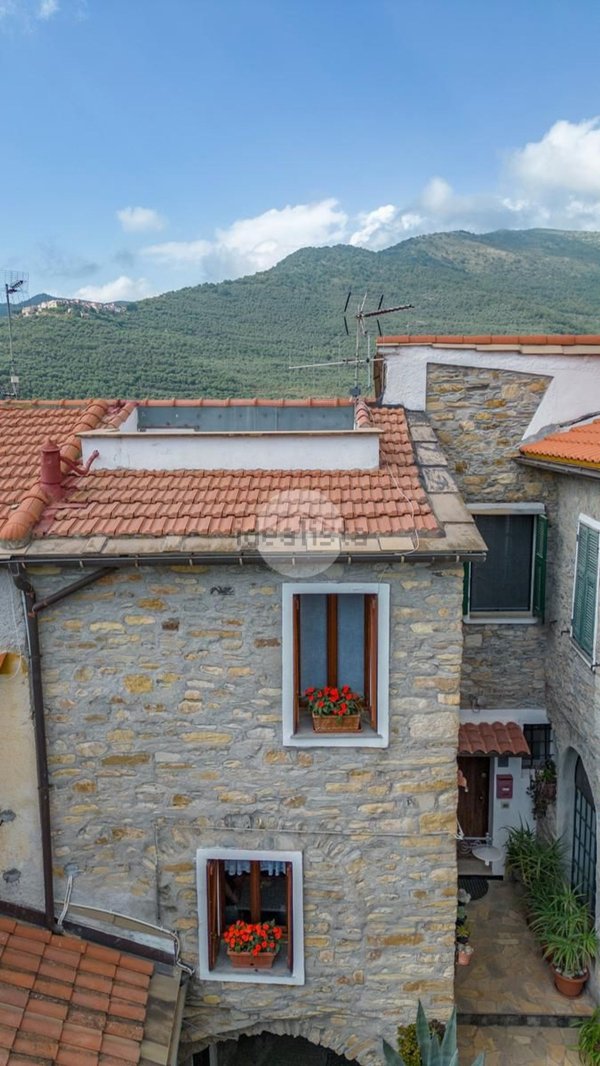 appartamento in vendita a Chiusanico in zona Gazzelli