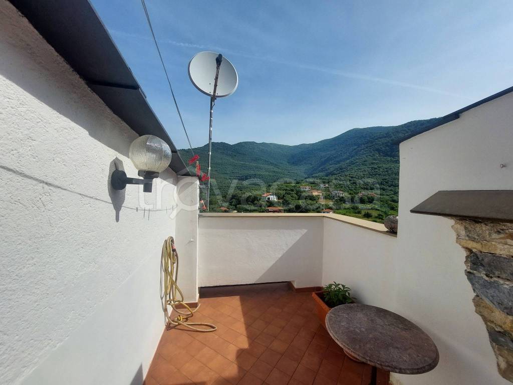 casa indipendente in vendita a Chiusanico in zona Gazzelli