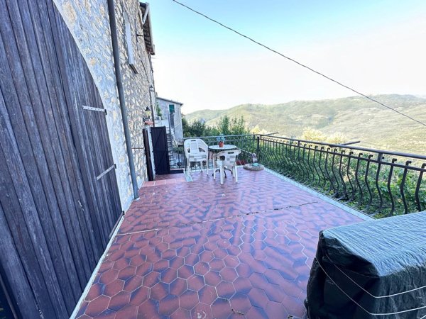 casa indipendente in vendita a Chiusanico