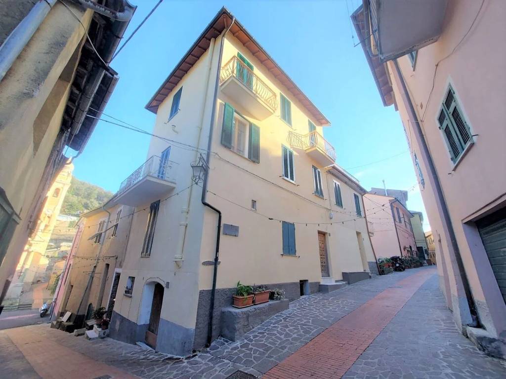 casa indipendente in vendita a Chiusanico in zona Gazzelli