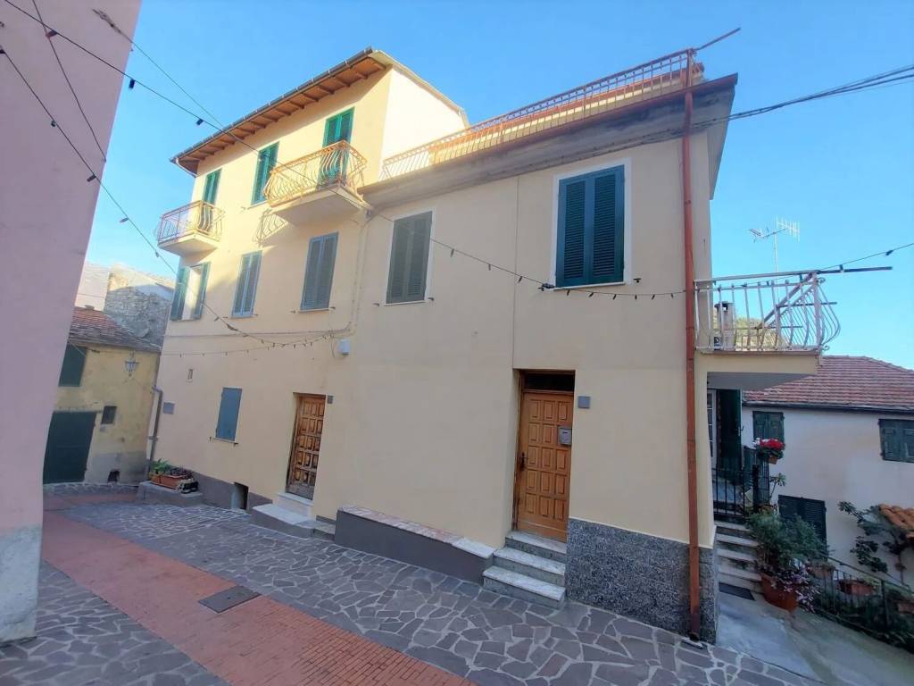 casa indipendente in vendita a Chiusanico in zona Gazzelli