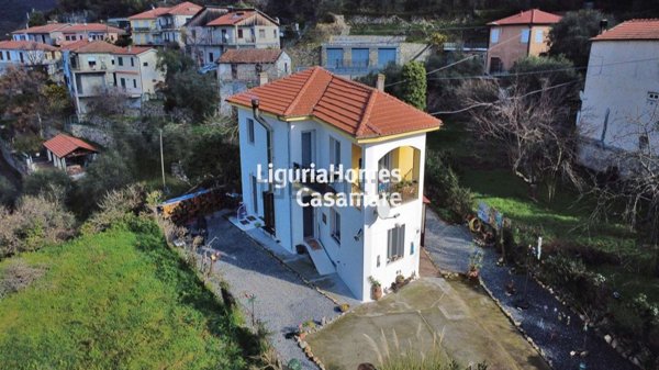 casa indipendente in vendita a Chiusanico