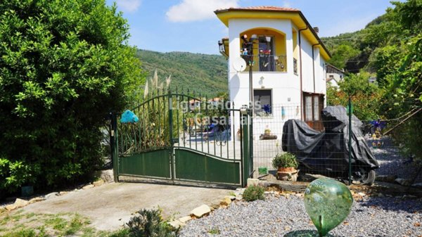 casa indipendente in vendita a Chiusanico