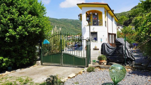 casa indipendente in vendita a Chiusanico