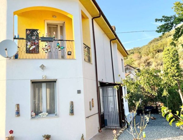 casa indipendente in vendita a Chiusanico