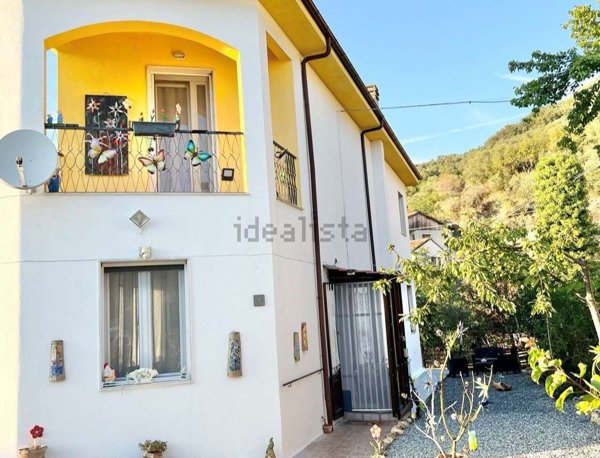 casa indipendente in vendita a Chiusanico