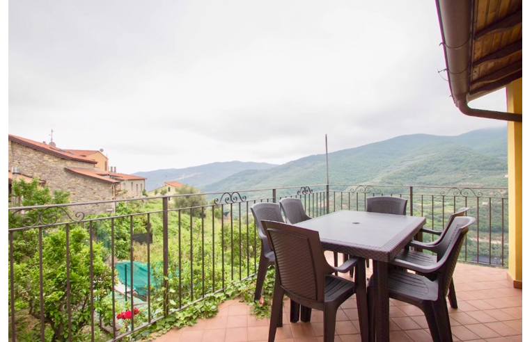 appartamento in vendita a Chiusanico in zona Gazzelli