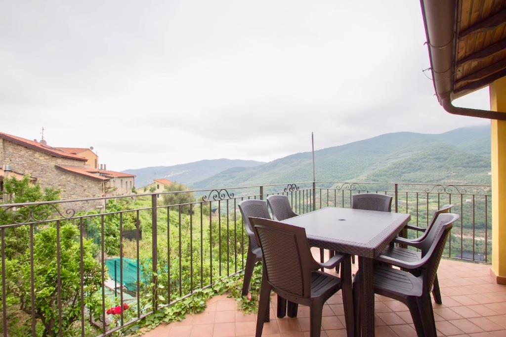 appartamento in vendita a Chiusanico in zona Gazzelli