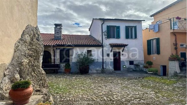 casa indipendente in vendita a Chiusanico