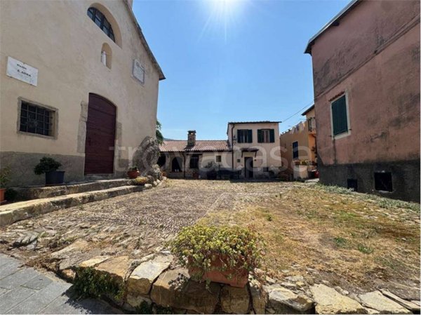 casa indipendente in vendita a Chiusanico