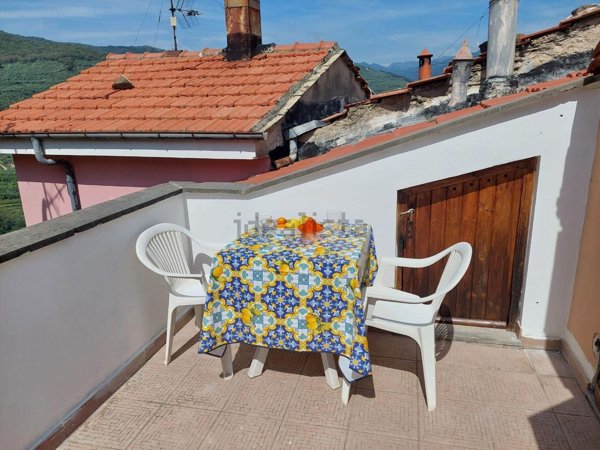 casa indipendente in vendita a Chiusanico