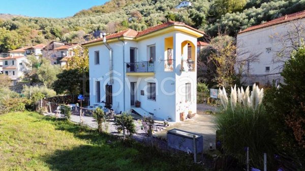 casa indipendente in vendita a Chiusanico