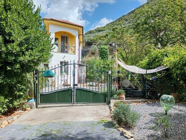 casa indipendente in vendita a Chiusanico