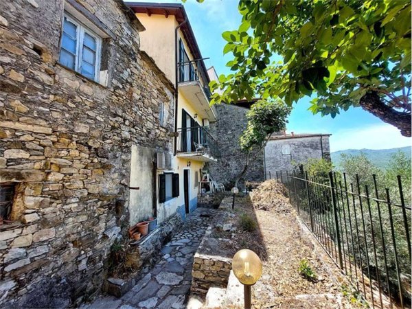 intera palazzina in vendita a Chiusanico