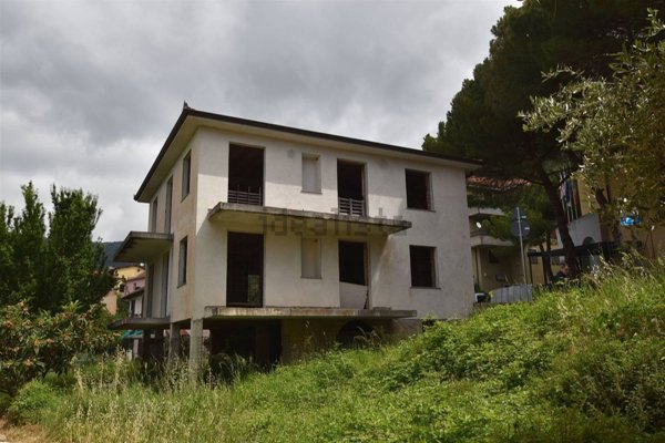 casa indipendente in vendita a Chiusanico