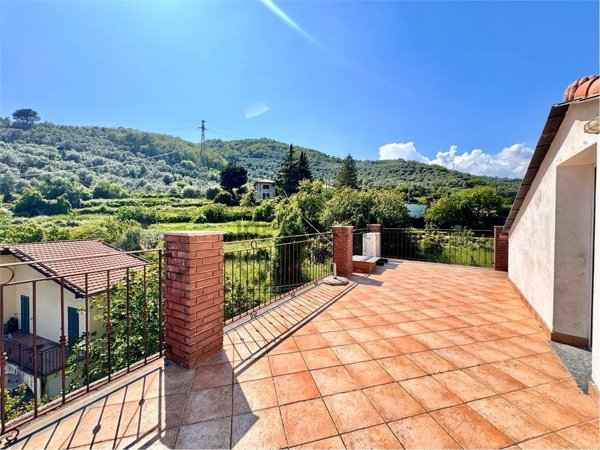 casa semindipendente in vendita a Chiusavecchia in zona Sarola