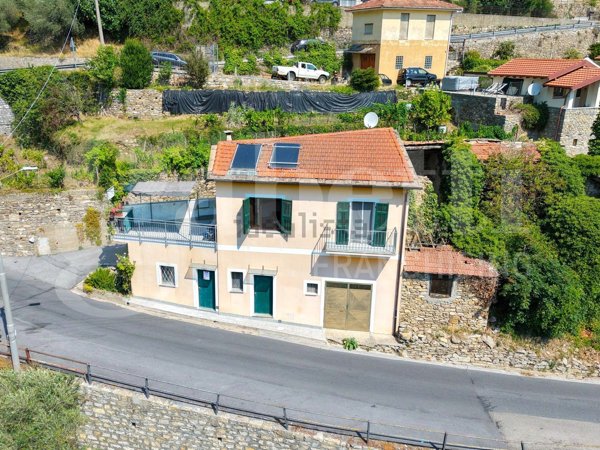 casa indipendente in vendita a Chiusavecchia