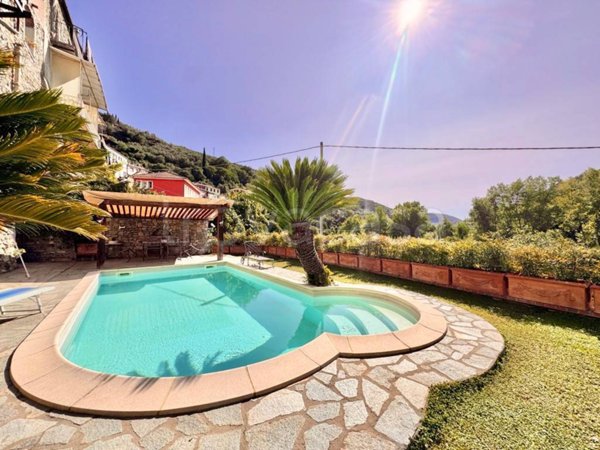 casa indipendente in vendita a Chiusavecchia