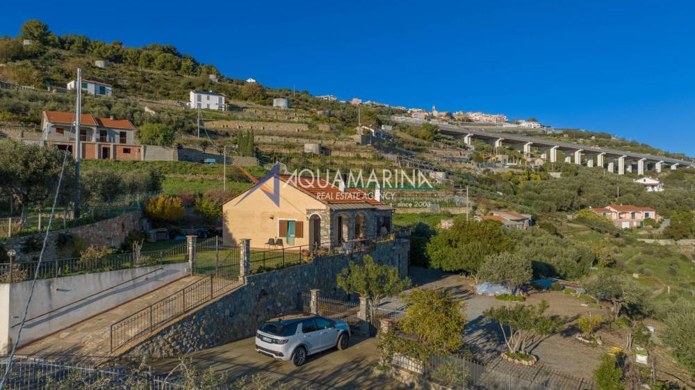 casa indipendente in vendita a Cipressa