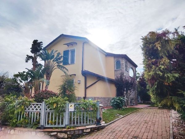 casa indipendente in vendita a Cipressa