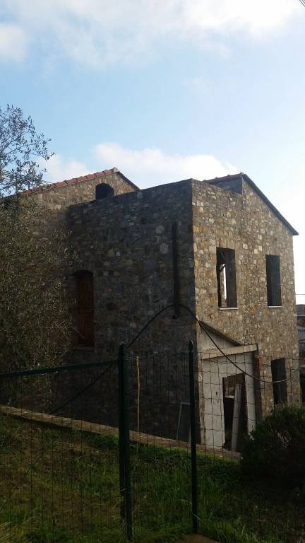 casa indipendente in vendita a Cipressa