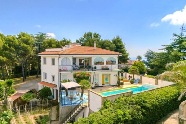 casa indipendente in vendita a Cipressa