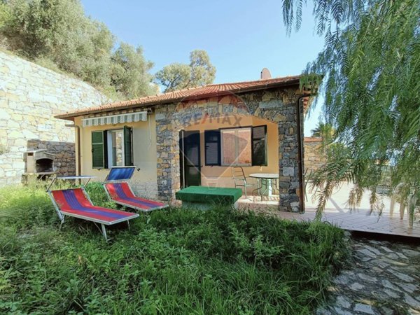 casa indipendente in vendita a Cipressa in zona Aregai