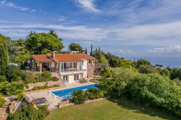casa indipendente in vendita a Cipressa