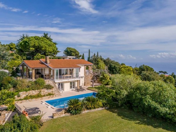 casa indipendente in vendita a Cipressa