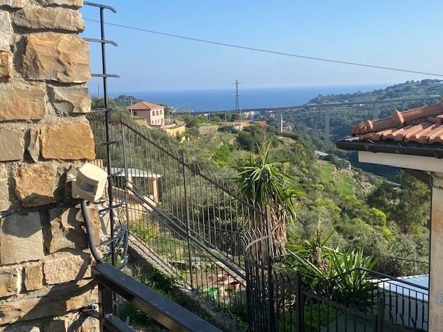 casa indipendente in vendita a Cipressa