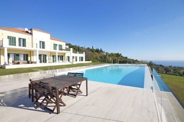 casa indipendente in vendita a Cipressa
