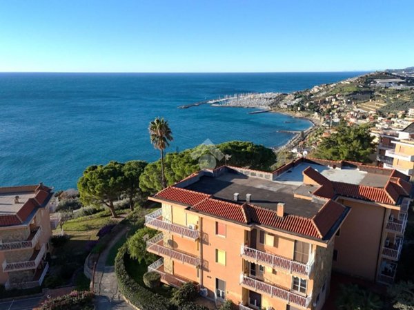 appartamento in vendita a Cipressa in zona Aregai