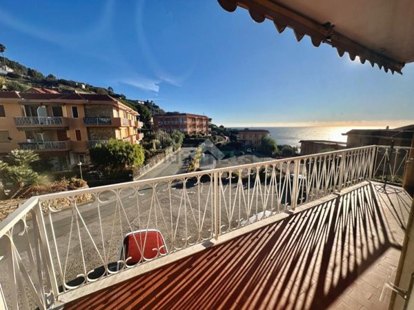 appartamento in vendita a Cipressa in zona Aregai