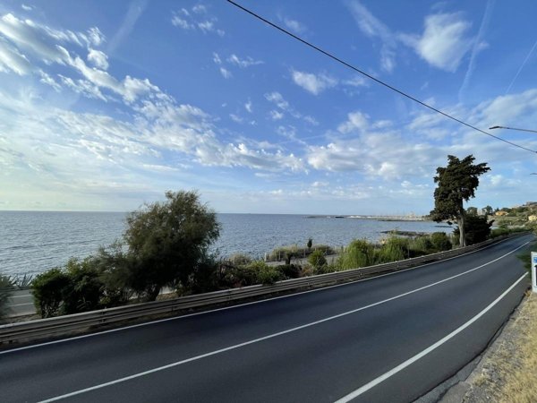 casa indipendente in vendita a Cipressa