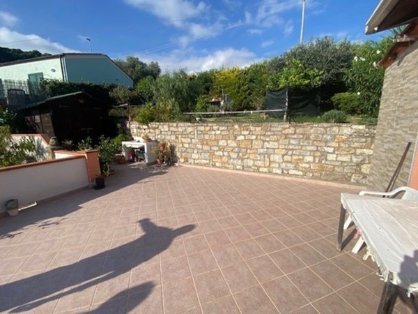 casa indipendente in vendita a Cipressa