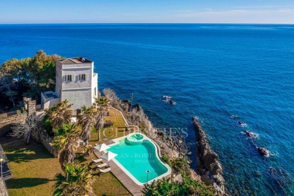 casa indipendente in vendita a Cipressa