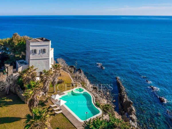 casa indipendente in vendita a Cipressa