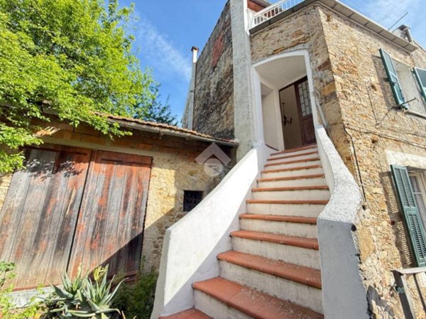 casa indipendente in vendita a Cipressa in zona Lingueglietta