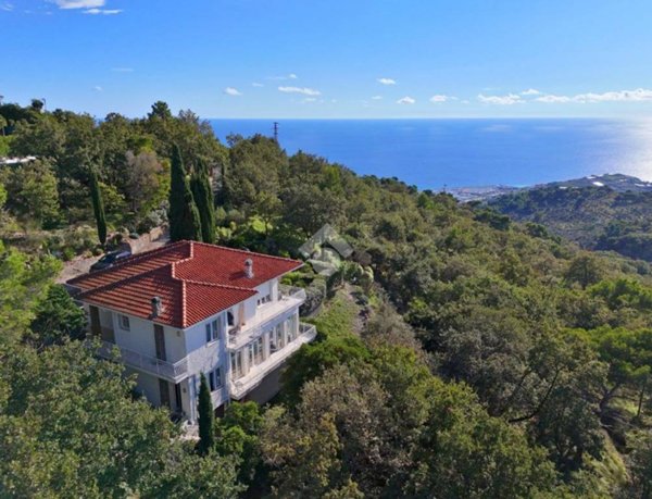 casa indipendente in vendita a Cipressa